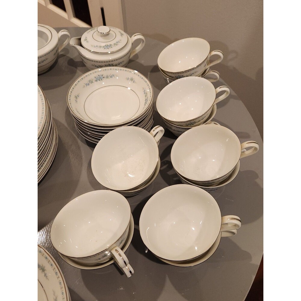 Set Of 56 Rose China Roselawn 3706 Japan. Plates, Bowls, Cups, Platter - Picture 3 of 5